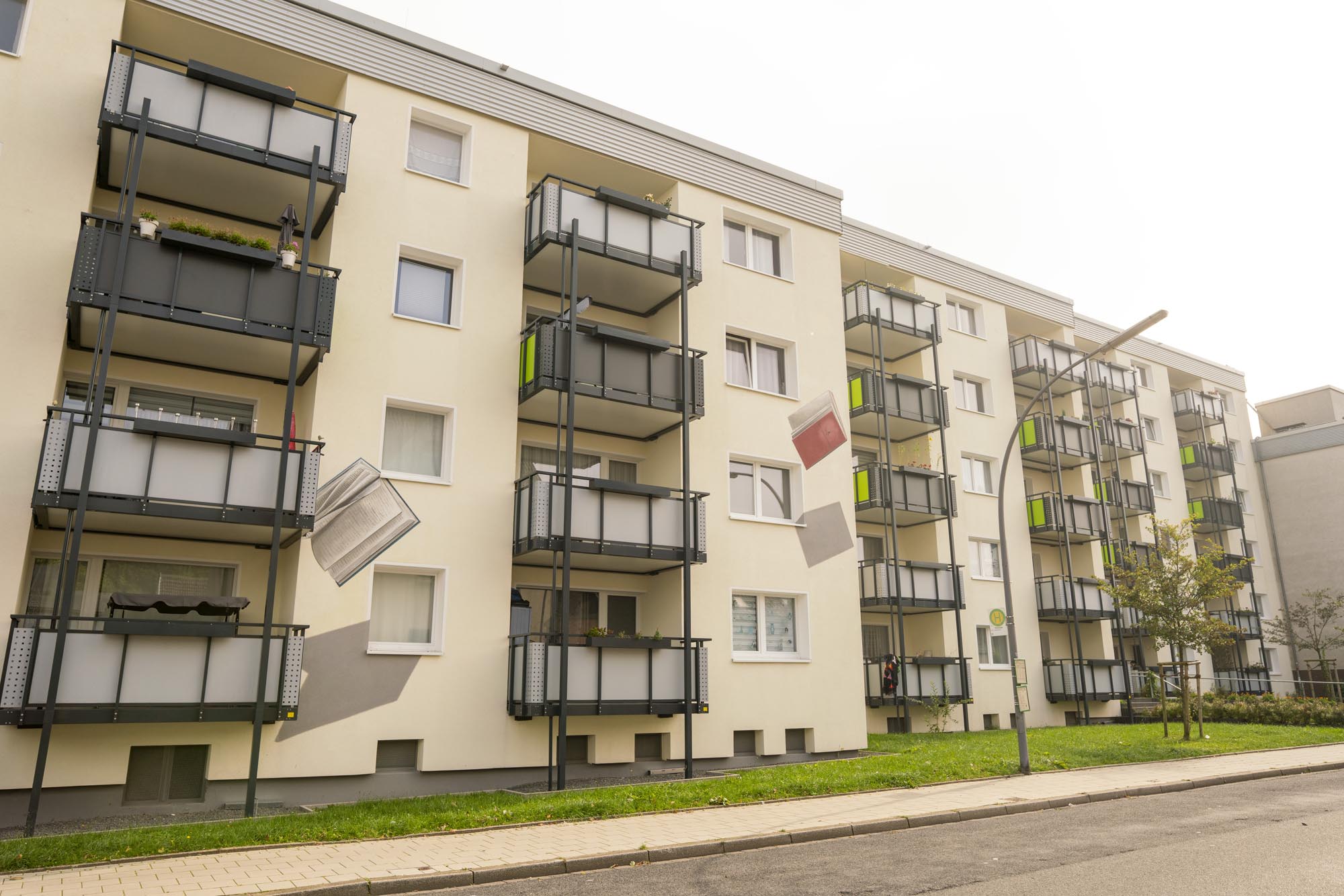 Mehrfamilienhaus mit Balkonen